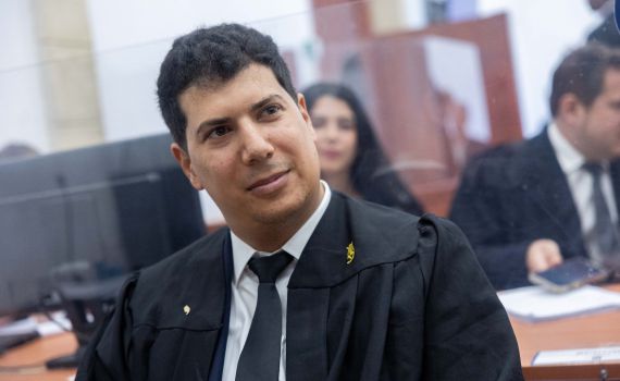 עורך דינו של נתניהו: יש לגבות מחיר מהמשטרה