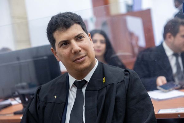 עורך דינו של נתניהו: יש לגבות מחיר מהמשטרה