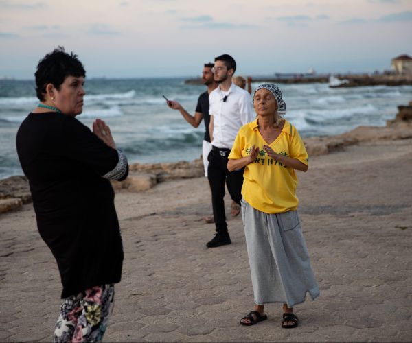 משרד הבריאות: הרחצה בחלק מחופי המרכז מסוכנת