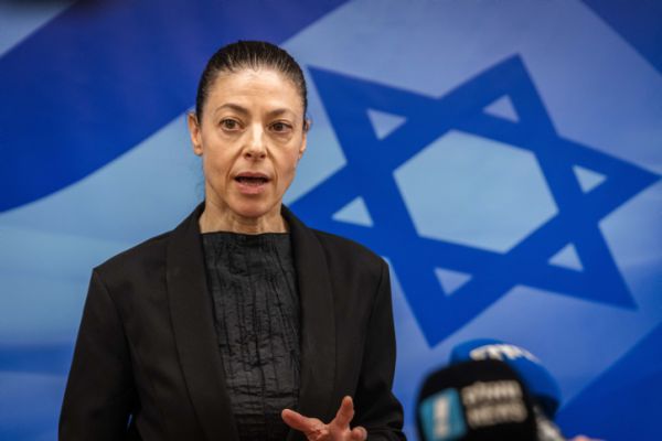 "נתניהו מוכר את משרדי הממשלה כמו סוחר רהיטים"