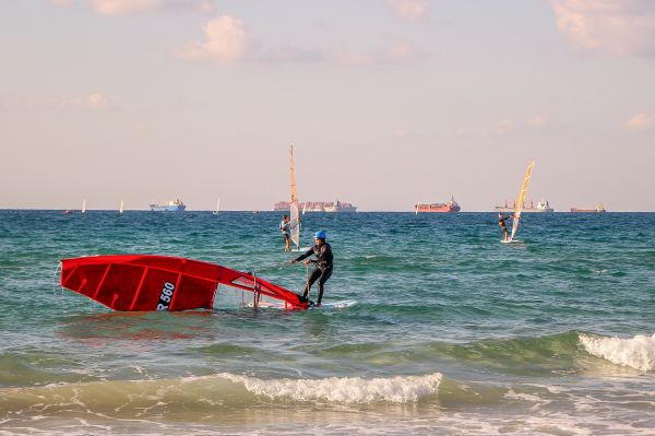 משרד הבריאות מרחיב את אזהרת הרחצה בחופים