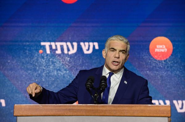 לפיד: נתניהו משקר בתקווה שהסערה תעלם