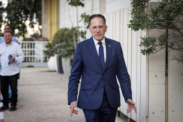 המתח בליכוד: יועץ נתניהו נפגש עם כ”ץ וביטן