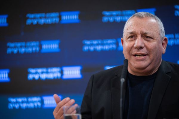 אייזנקוט: ״סיכון לבטחון המדינה בשל צורך פוליטי״