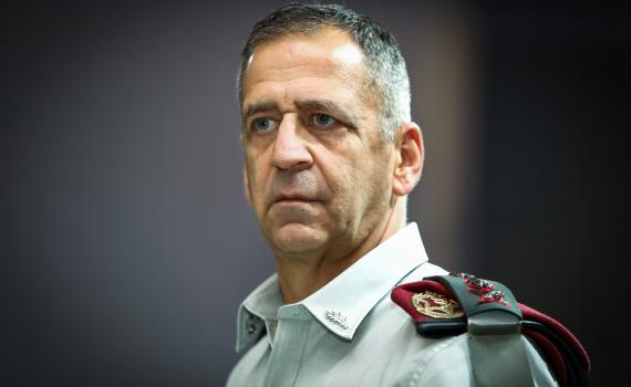 בהצלחה: הג'וב החדש של אביב כוכבי