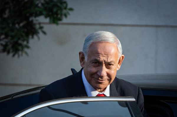 נתניהו נגד סטרוק: ״לא ניתן להפלות להט"בים״