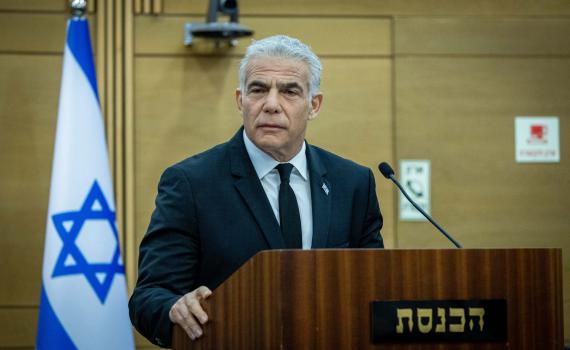 לפיד תומך באליאב זוהר: "לא נלחמים נגד זמרים"