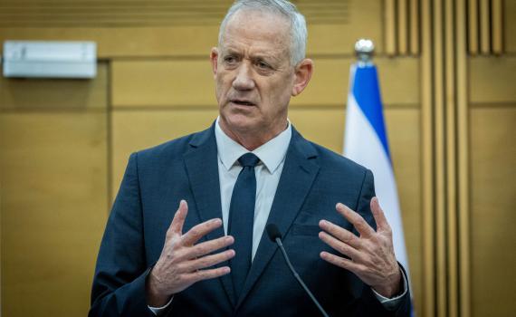 סקר דרמטי: גנץ עוקף את נתניהו; לפיד מזנק