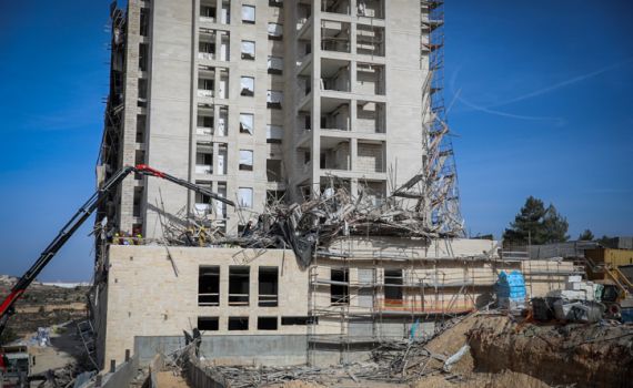 צרחות ועשן: תיעוד רגע קריסת הפיגומים בגבעת זאב