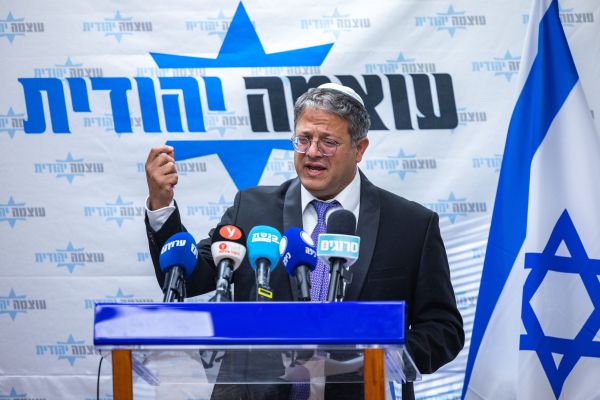 בן גביר משיב אש: "הוא האחרון שיכול להטיף"