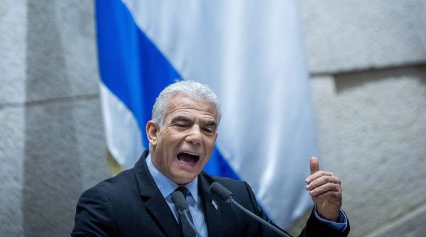 לפיד: "לעצירת העבודות בשבת יש משמעות אחת"