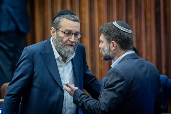 גפני מכחיש: מדובר בשקר מוחלט ועיוות המציאות