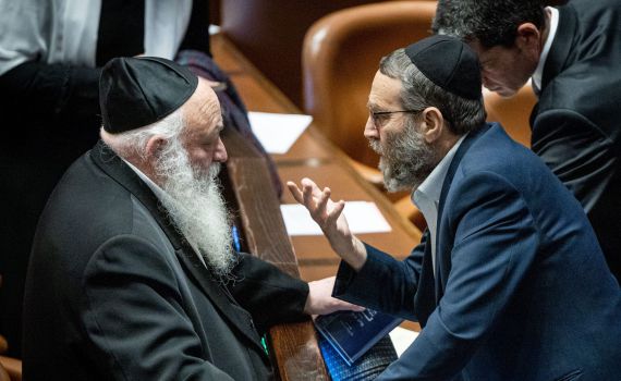 הקרע החרדי: "גפני הבריז מהחתימה ברגע האחרון"