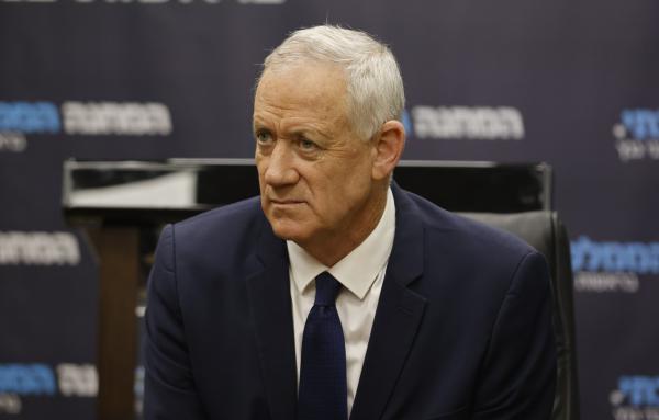 גנץ לנתניהו: להקים צוות משותף, נביא חקיקה יחד