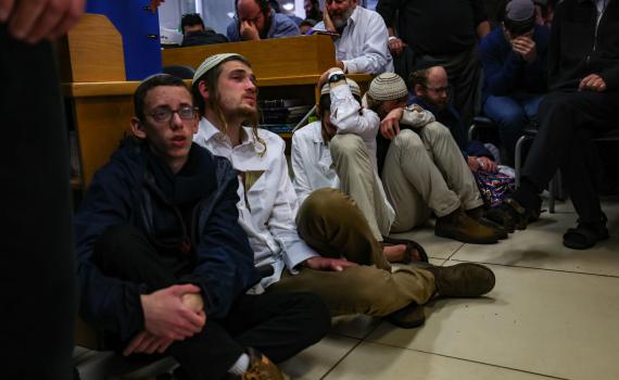 בדמעות: התלמידים נפרדים מהרב דרוקמן | צפו בתיעוד