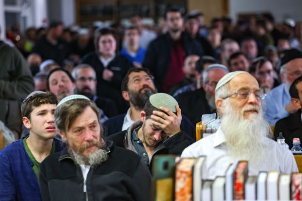 "כבתה המנורה; אהב כל רגב מאדמת ארץ ישראל"