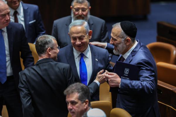 החגיגות החלו: צפו בהרמת כוסית ליו"ר הכנסת אוחנה