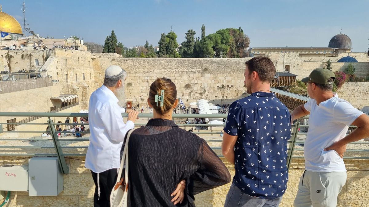 השחקן המפורסם ביקר בכותל והטמין פתק