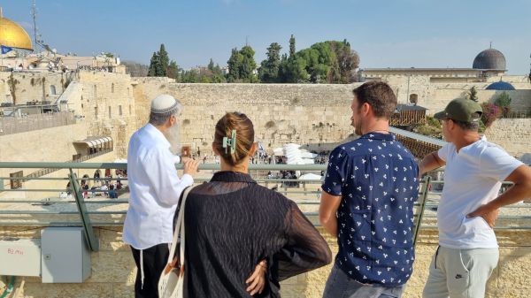 השחקן המפורסם ביקר בכותל והטמין פתק