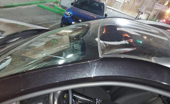 התפרעויות במאה שערים: אוטובוס נרגם באבנים