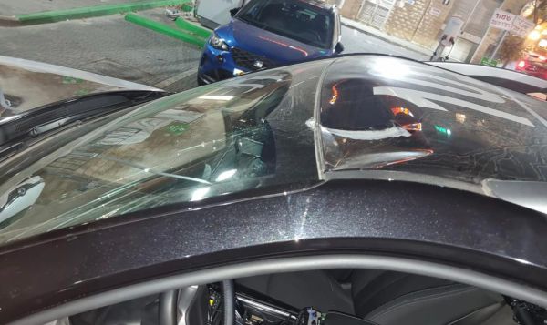 התפרעויות במאה שערים: אוטובוס נרגם באבנים