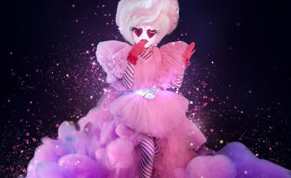 מלחמת ענקיות: הזמר במסכה ניצחה את הישרדות