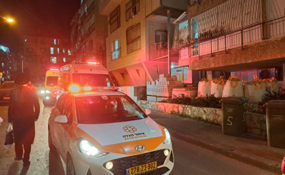 נער בן 17 נפל מגובה 4 קומות בבני ברק, מצבו קשה