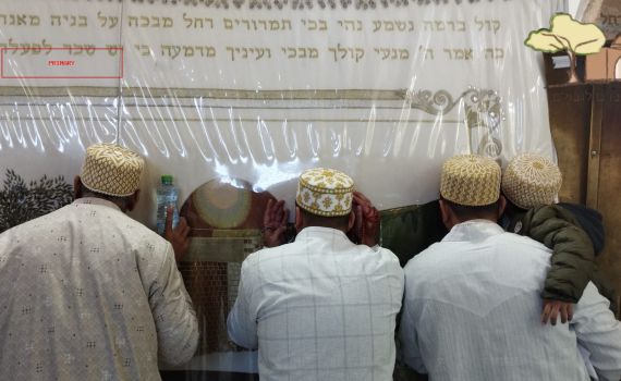 תופעה מדאיגה: עשרות מוסלמים מגיעים להתפלל בקבר רחל