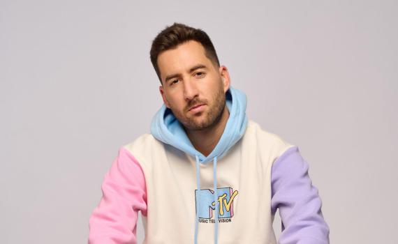 אדיר גץ בסינגל חדש: "רוצה שתחייכי תמיד"