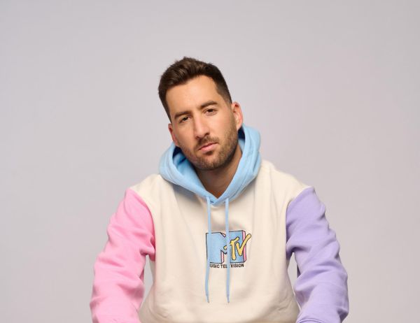 אדיר גץ בסינגל חדש: "רוצה שתחייכי תמיד"