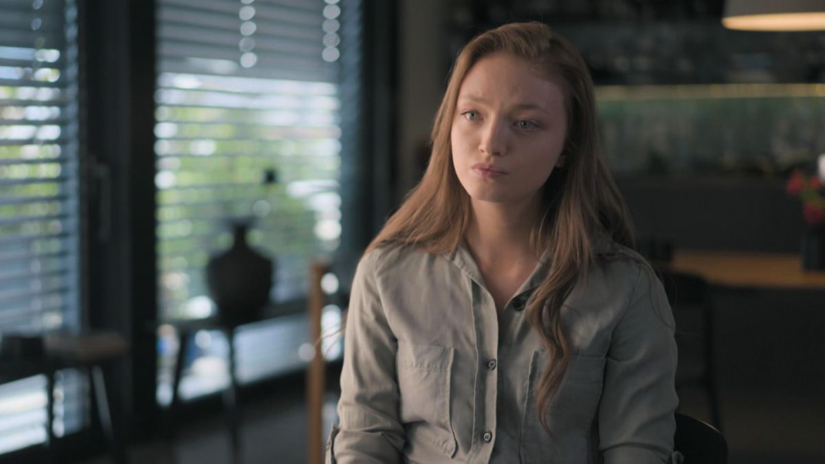 האם האישה שהפילה את נוכל הטינדר עבדה על כולנו?