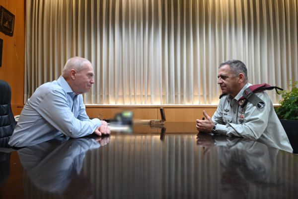 מתחיל לעבוד: גלנט נפגש עם הרמטכ"ל כוכבי