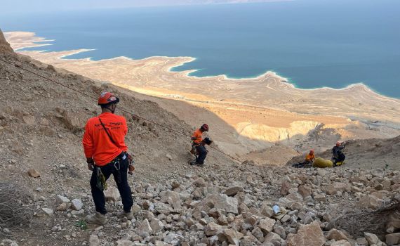 תיעוד: צנחן רחיפה התרסק על מצוק העתקים ליד נחל