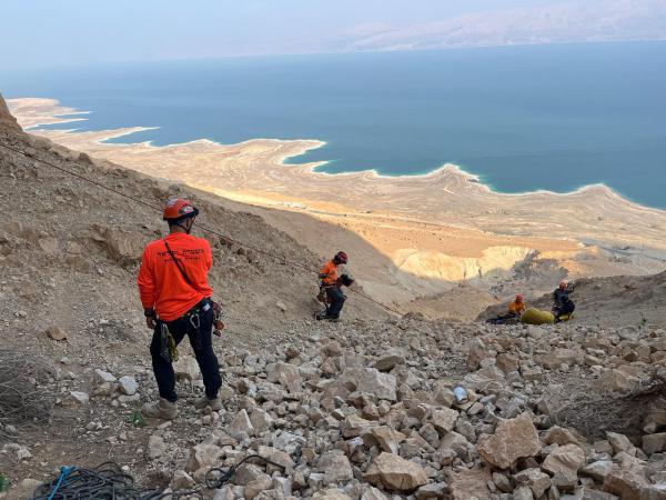 תיעוד: צנחן רחיפה התרסק על מצוק העתקים ליד נחל