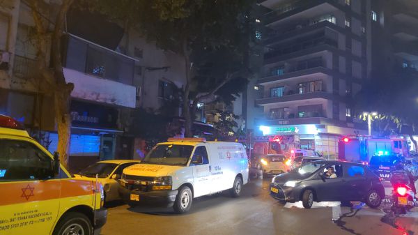 חשד להצתה: גבר נספה בשריפה בבית בגבעתיים