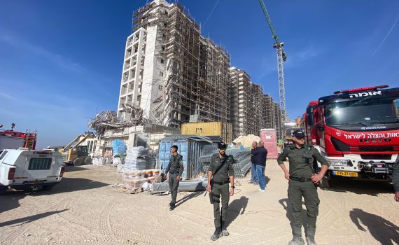 קריסת הפיגומים. המשטרה סגרה את אתר הבנייה