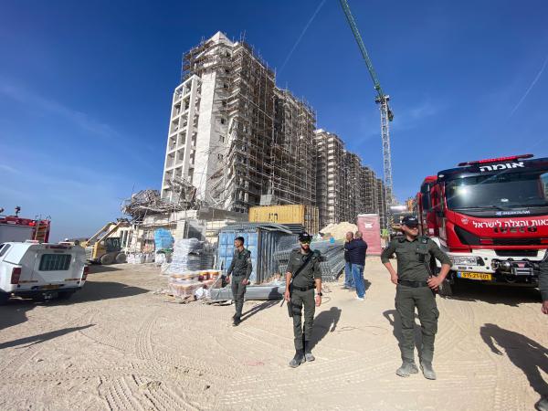 קריסת הפיגומים. המשטרה סגרה את אתר הבנייה
