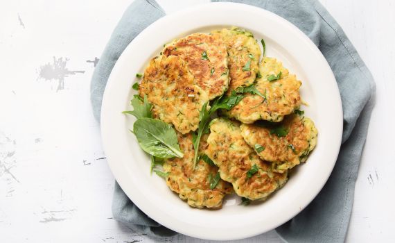 מתכוננים לחג: מתכון ללביבות זוקיני טבעוניות