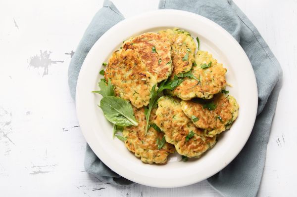 מתכוננים לחג: מתכון ללביבות זוקיני טבעוניות