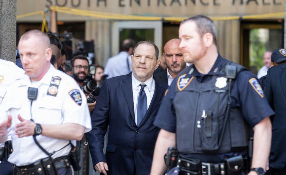 הארווי ויינשטיין תחת אישומים: פרשייה חדשה סביב המפיק