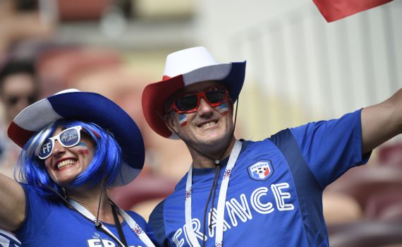 קיין החטיא פנדל: צרפת עלתה לחצי הגמר