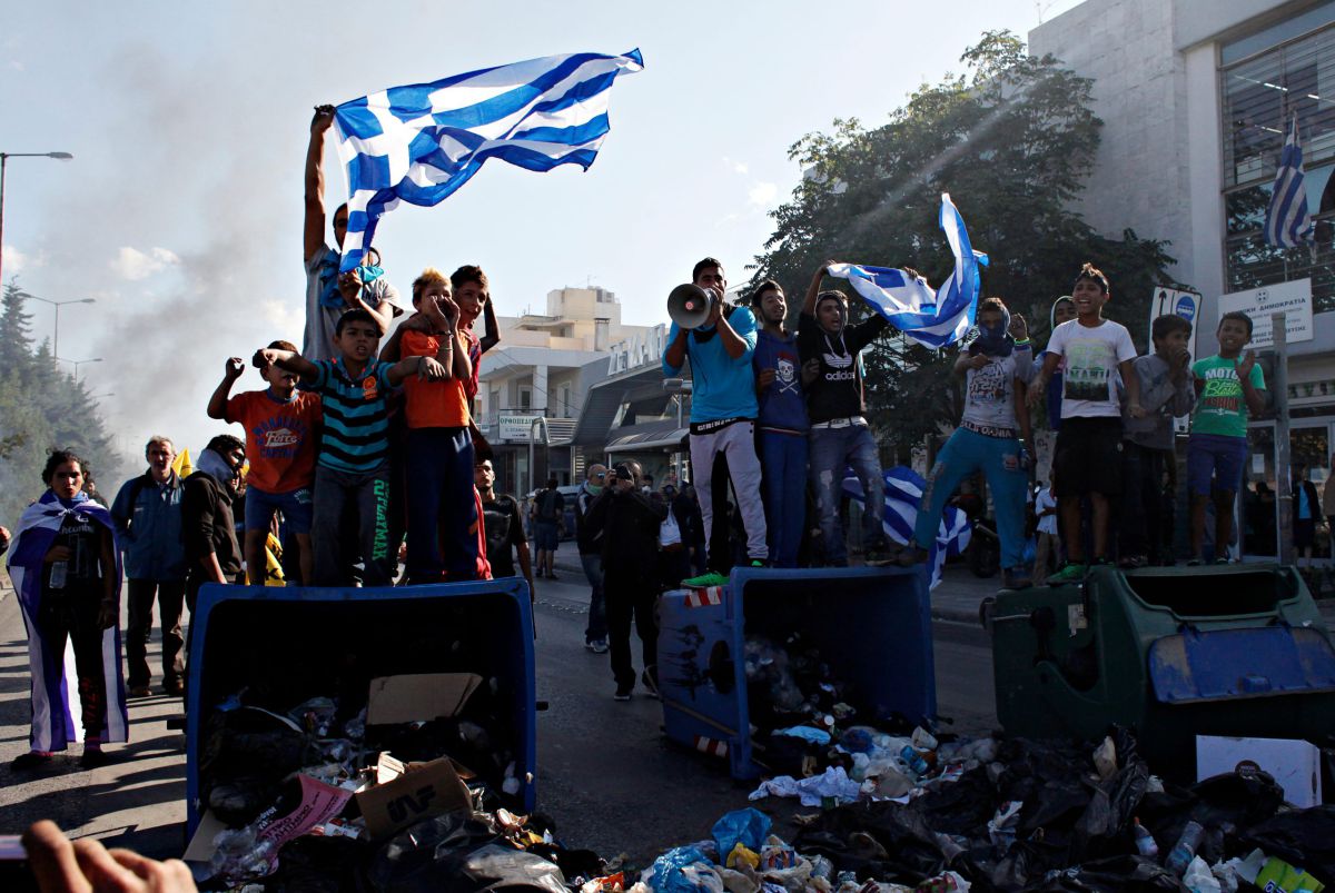 מחאות ביוון לאחר ששוטר ירה בראשו של צועני