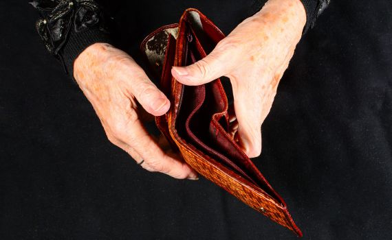 מאוקראינה: נוכלים הפילו בפח ועקצו אלפי קשישים