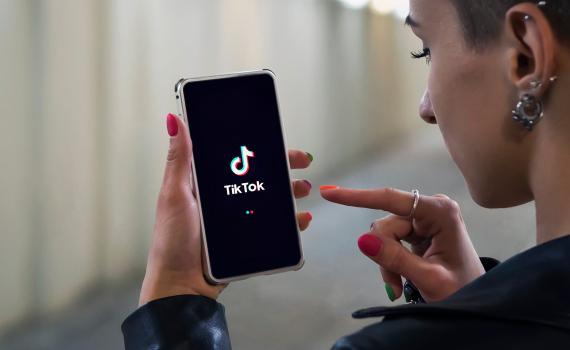 תעמוד לדין: קטינה הסיתה לטרור באמצעות הטיקטוק