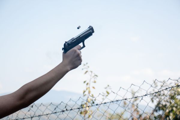 הרצח בכפר עקב: יריות באוויר בעת פריקת קניות