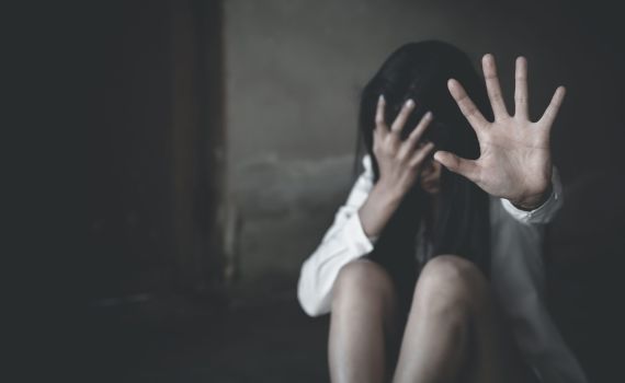 אישום חמור: מנהל ביצע עבירות מין בתלמידיו