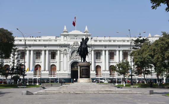 אחרי ניסיון ההפיכה: נשיא פרו נעצר והודח