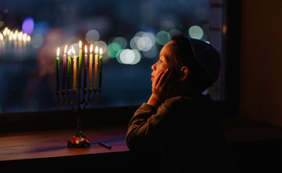 לקראת חנוכה: הסכנות בסביבונים וצעצועי חג