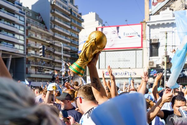 החגיגות החלו: אלפי אוהדים קיבלו את נבחרת ארגנטינה