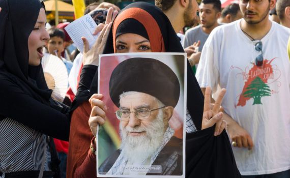 אחרי דיכוי המחאה: אחותו של חמינאי בביקורת חריגה